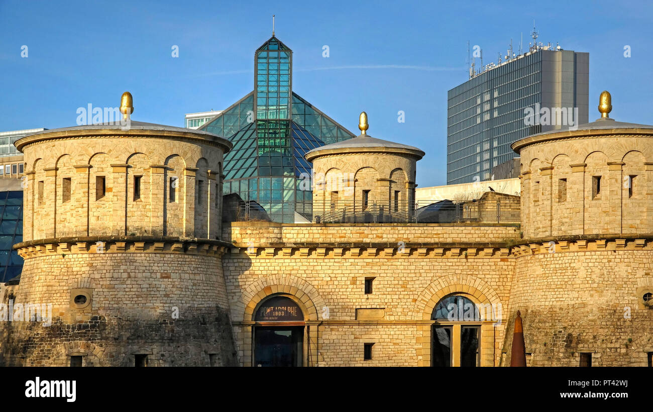 Museum Drei Eicheln und Museum für Moderne Kunst Grand-Duc Jean MUDAM auf dem Plateau de Kirchberg, Luxembourg City, Luxemburg, Stockfoto