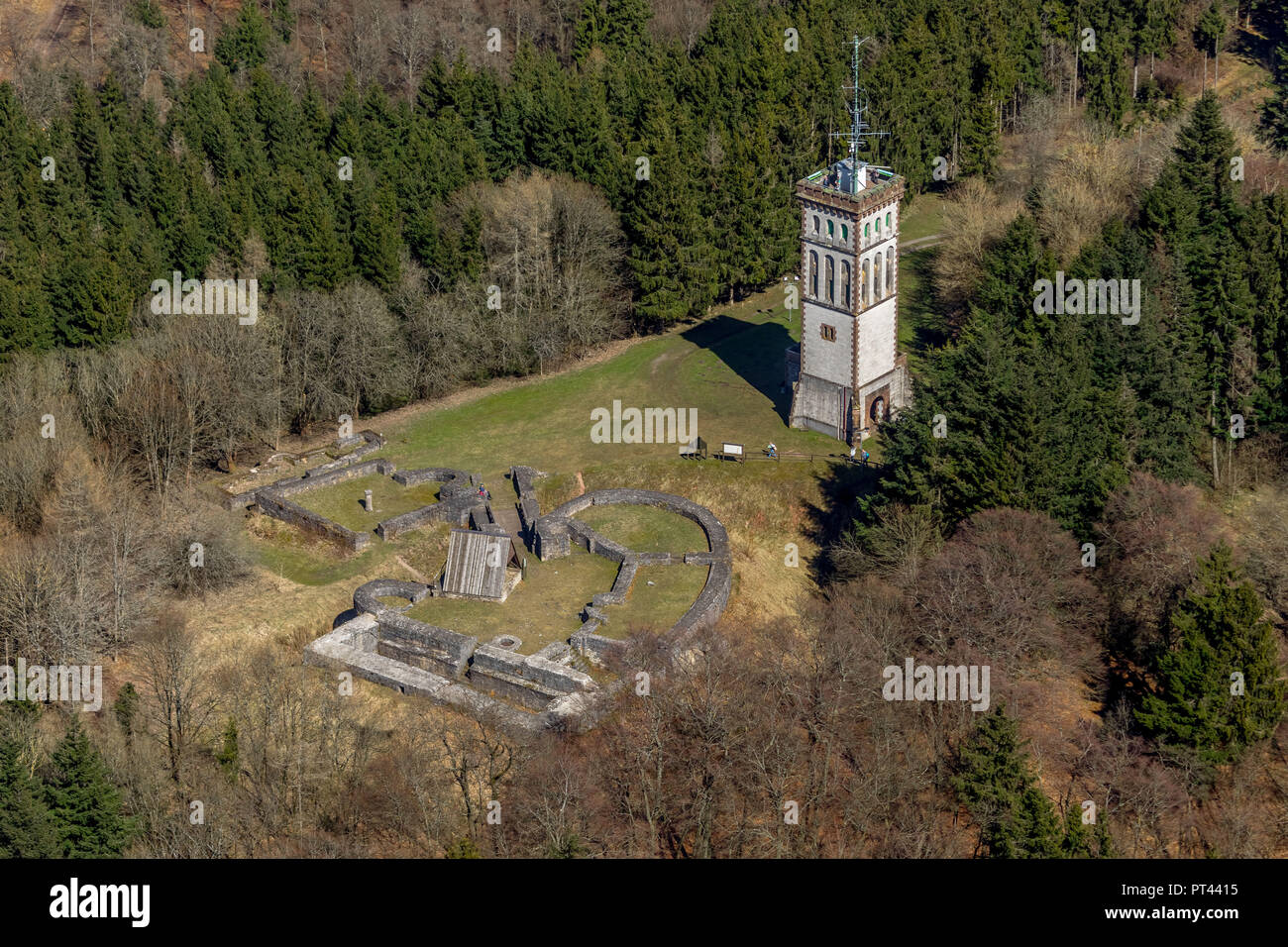 Goldhausen, Eisenberg Burg ist die Ruine einer Burg auf einem Hügel in der Nähe von korbach Goldhausen, Georg Viktor Turm auf dem Eisenberg, Kreisstadt Korbach, Landkreis Waldeck-Frankenberg, Hessen, Deutschland Stockfoto
