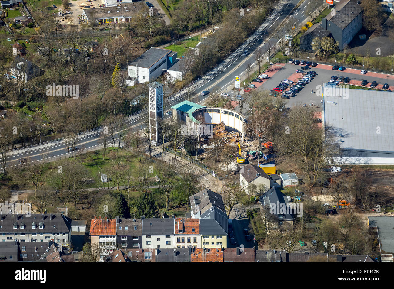 Abriss der katholischen Kirche auf den Hausacker St-Stephanus Straße in Essen, Ruhrgebiet, Nordrhein-Westfalen, Deutschland Stockfoto