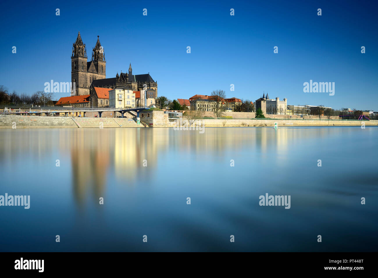 Deutschland, Sachsen-Anhalt, Magdeburg, Blick auf die Stadt mit Magdeburger Dom in der Nähe des Flusses Elbe Stockfoto