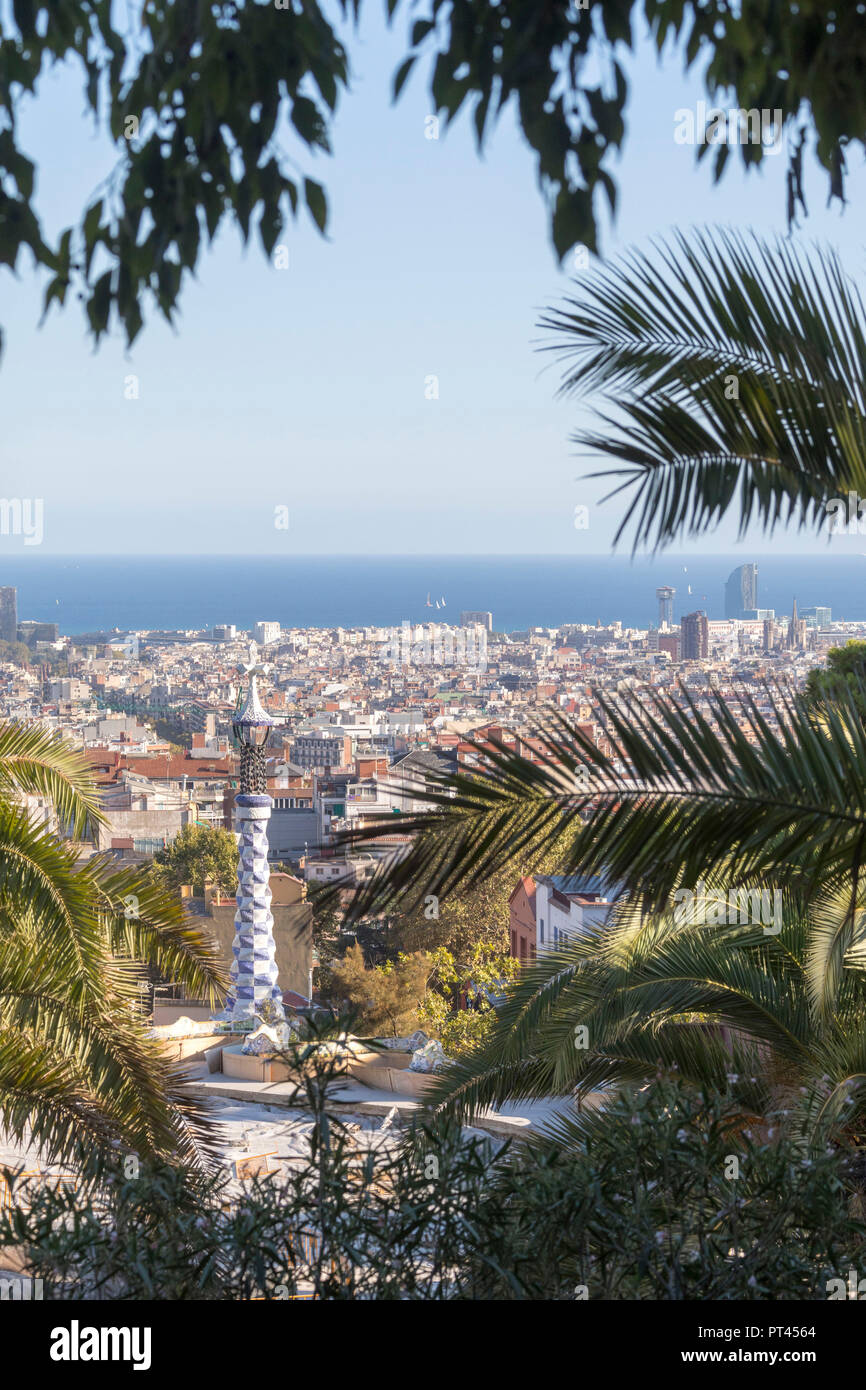 Blick vom Parc Güell entfernt in Richtung Stadt, Barcelona, Katalonien, Spanien Stockfoto