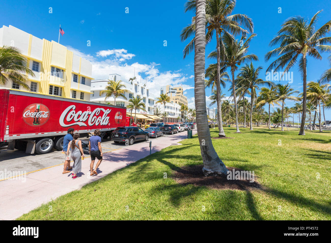 Fußgängerweg, Ocean Drive, Miami Beach, Florida, USA, Nordamerika Stockfoto