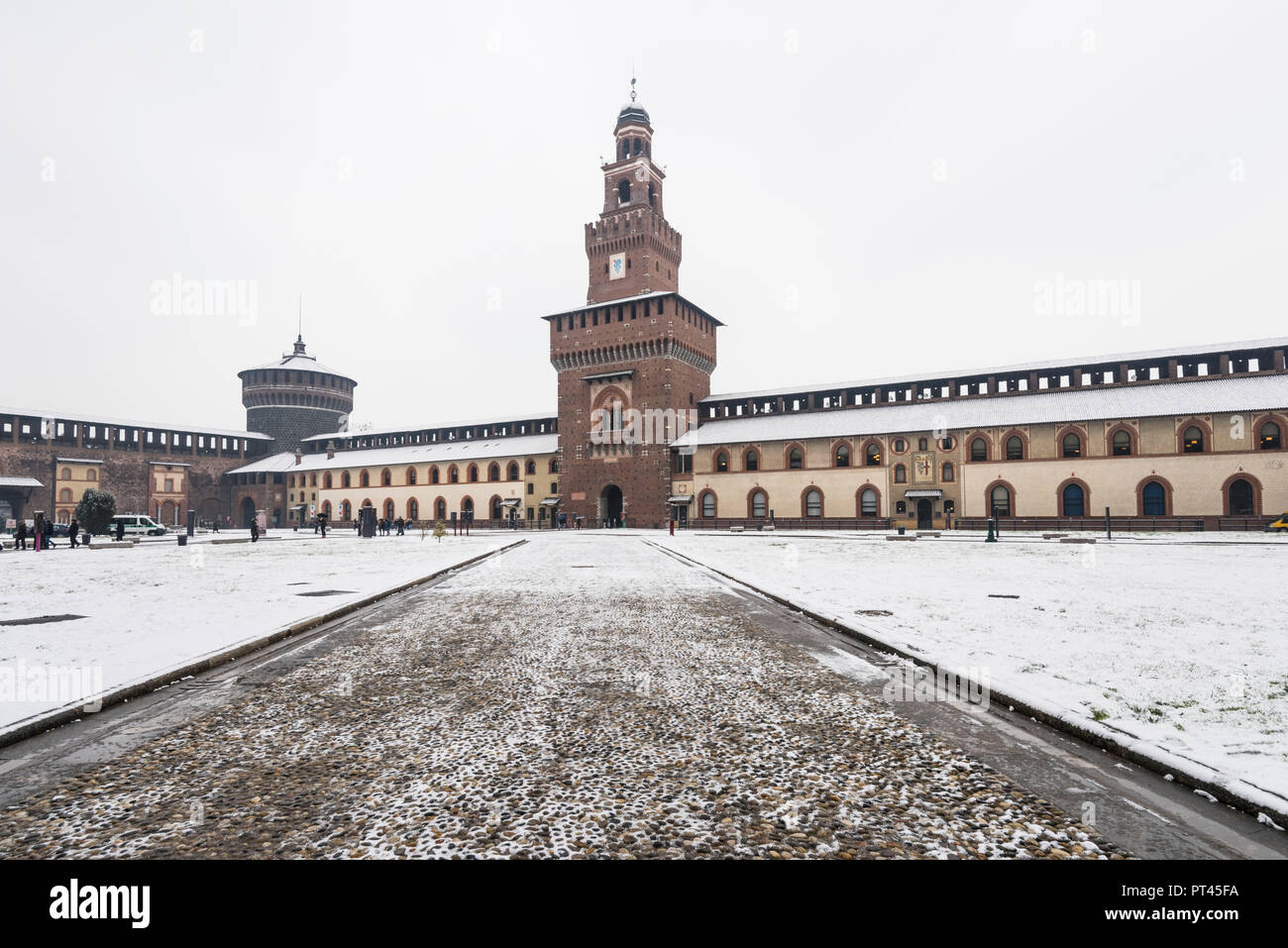 Sforza Schloss mit Schnee, Mailand, Lombardei, Italien, Europa, Stockfoto