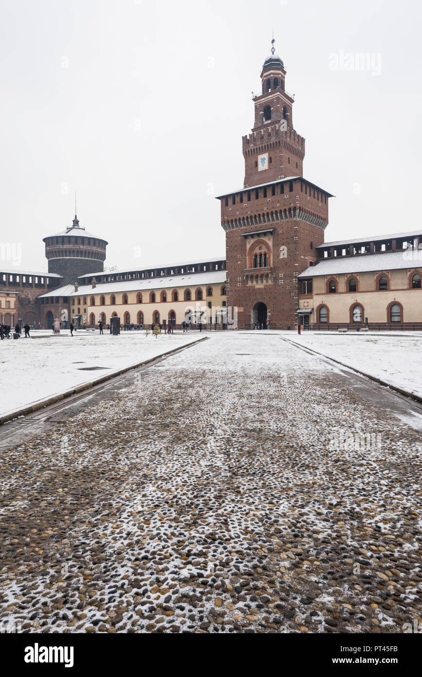 Sforza Schloss mit Schnee, Mailand, Lombardei, Italien, Europa, Stockfoto