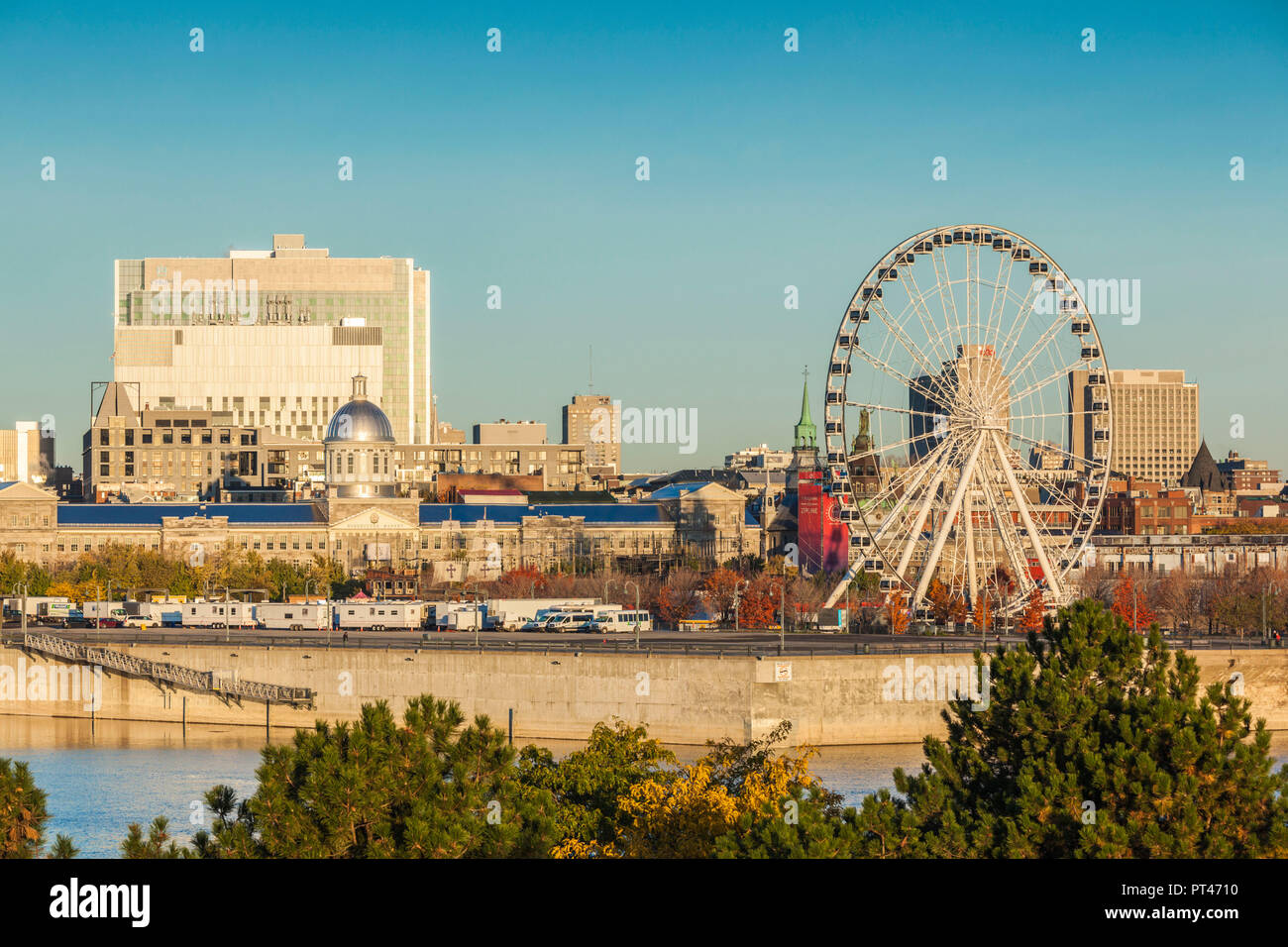 Kanada, Quebec, Montreal, der alte Hafen, der Montreal Riesenrad, Herbst Stockfoto