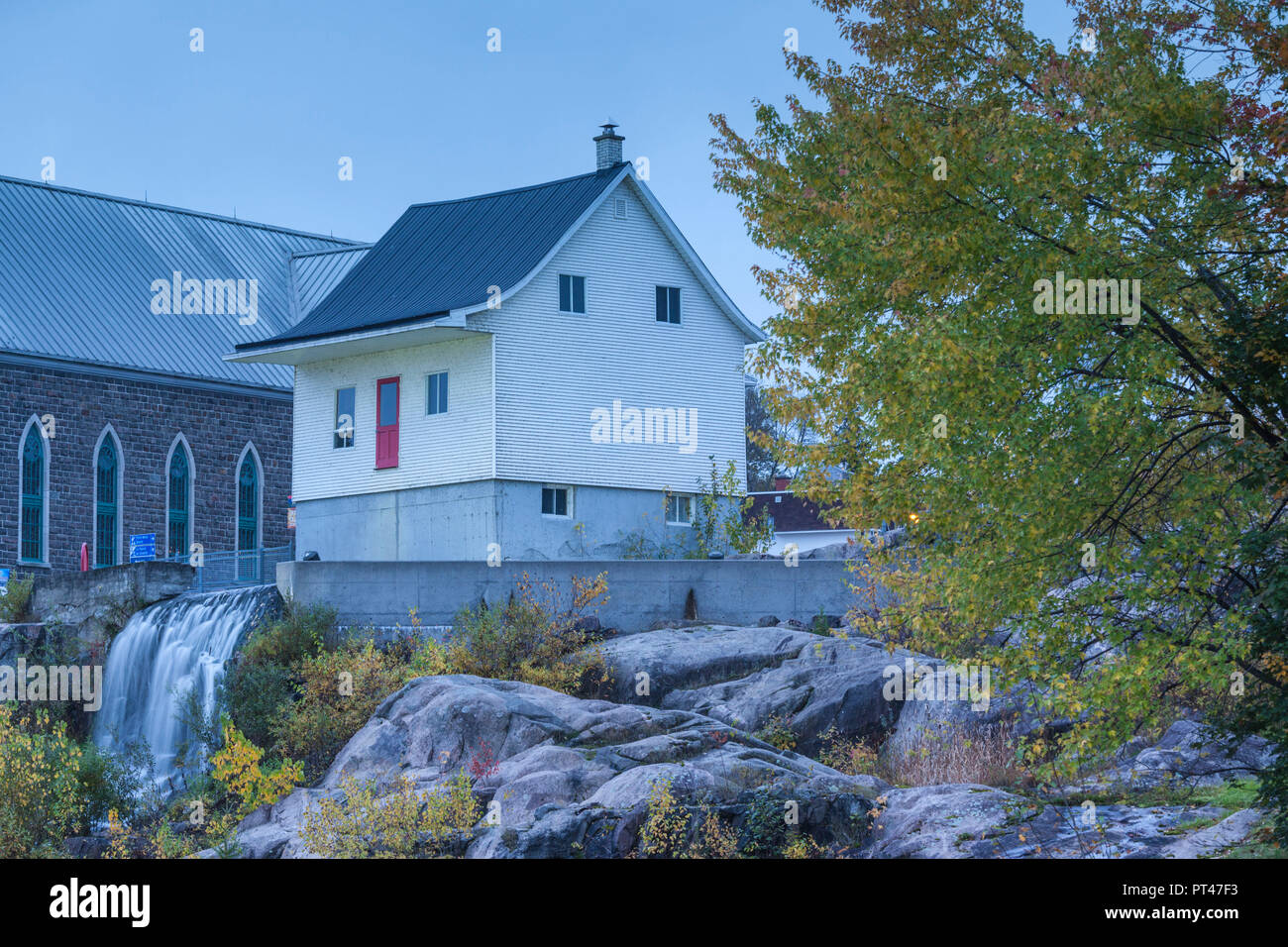 Kanada, Quebec, saguenay-lac Saint-Jean Region, Saguenay Fjord, Saguenay-Chicoutimi, Petite Maison Blanche, Little White House, 1996 Hochwasser Memorial Stockfoto