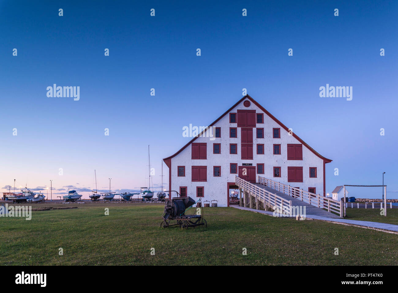 Kanada, Quebec, Gaspe Halbinsel, Paspebiac, Site Historique Banc de Peche De Paspebiac, Fischerei Museum, Erhöhte Ansicht, Dawn Stockfoto