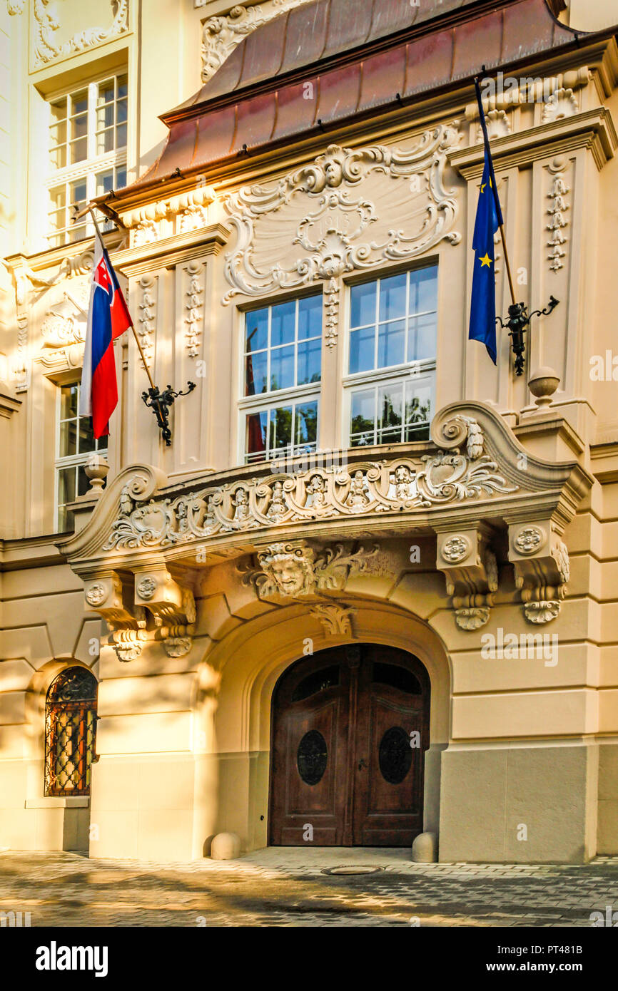 Die Konzerthalle Eingang Eingang, der Heimat der Slowakische Philharmonische Orchester in Bratislava. Stockfoto