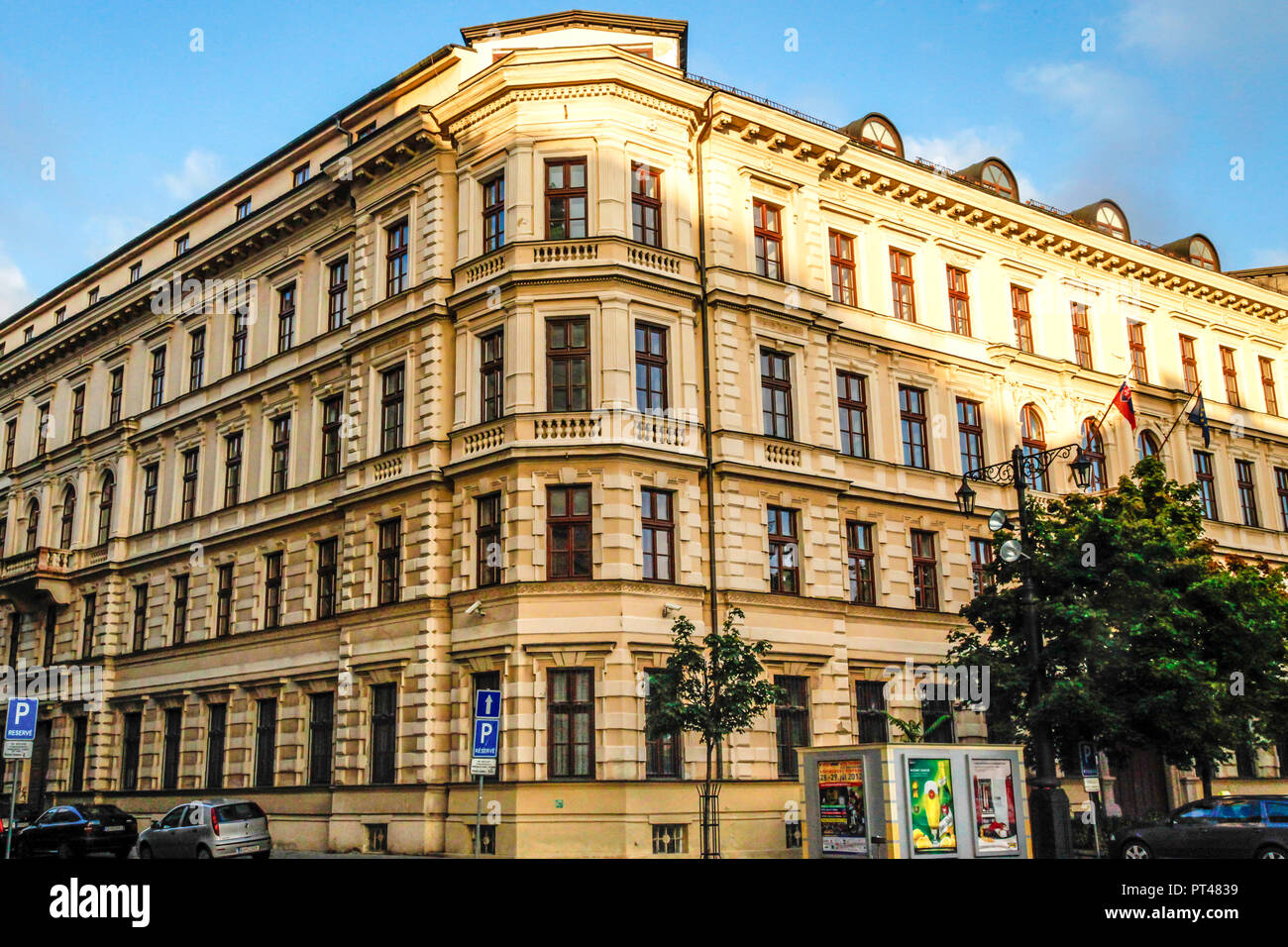 Umweltministerium der Slowakischen Republik Gebäude auf Namestie Ludovita Stura in Bratislava, Slowakei bei Sonnenuntergang Stockfoto