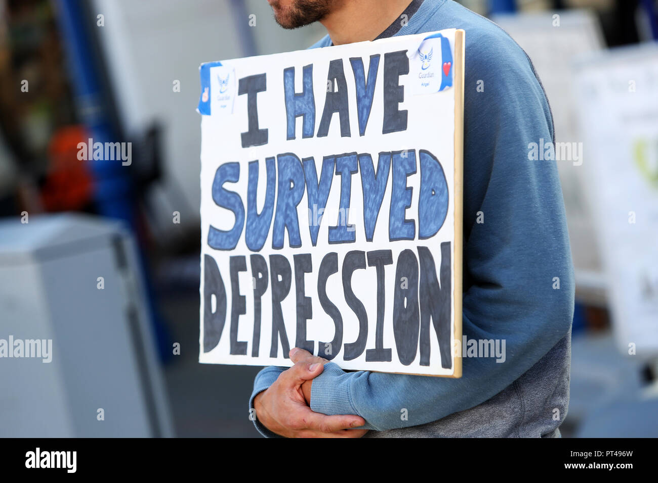 Eine Gruppe inszeniert eine Aufklärungskampagne in Bognor Regis Hervorhebung Depression und psychische Gesundheit Bewusstsein. UK. Stockfoto