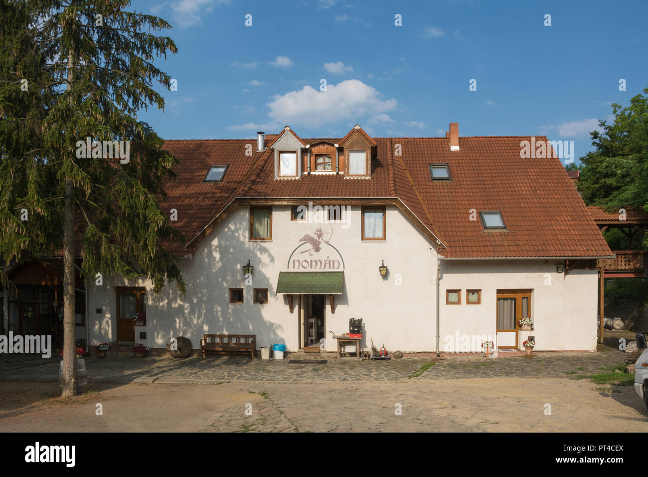 Äußere des Nomad Hotel in Noszvaj, in den Bükk Bergen, Ungarn, Europa Stockfoto