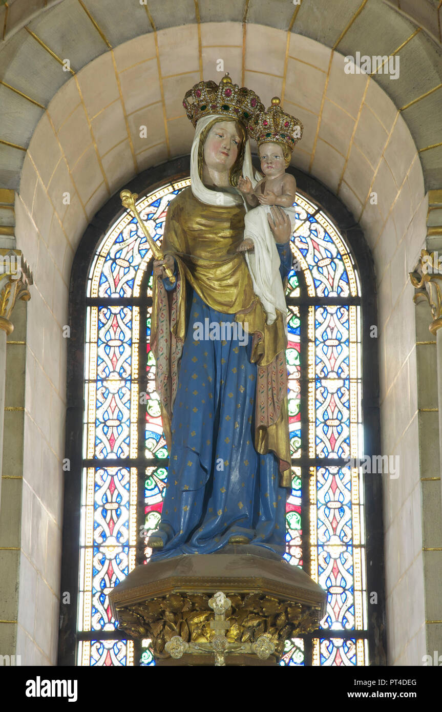 Kunstvoll Statue der Jungfrau Maria geschmückt mit dem Jesuskind. Beide Zahlen sind reich tragen bejeweled Kronen. Longpont-sur-Orge, Frankreich. Stockfoto