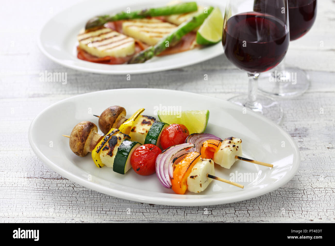 Halloumi Käse Gemüse Spieße Kebab, Gesundes vegetarisches Gericht Stockfoto