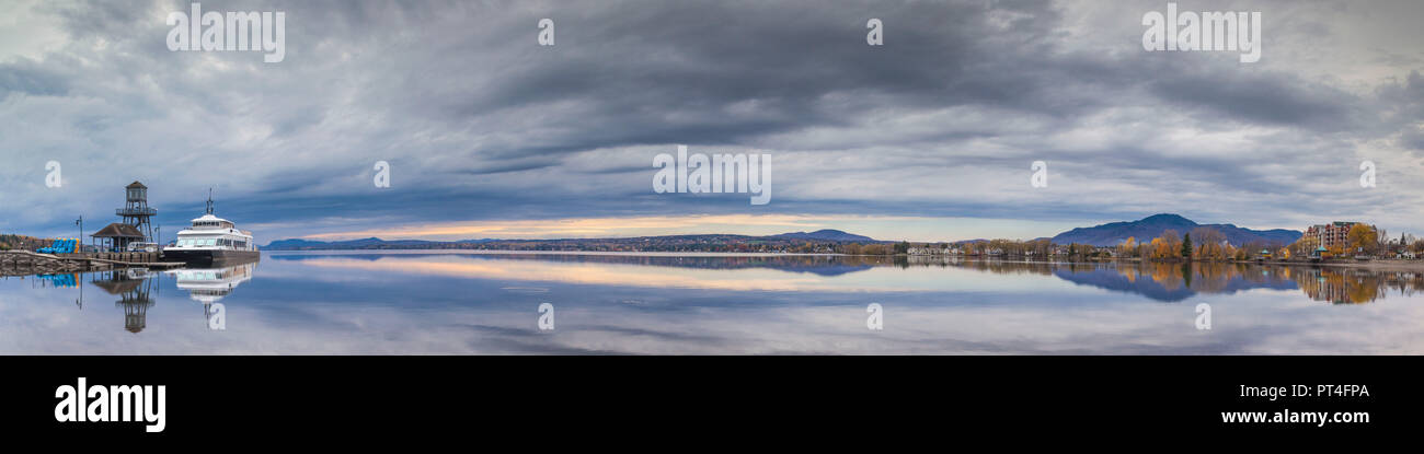 Kanada, Quebec, Gartenschau Region, Magog, Lac Memphremagog See und tourboat, Herbst Stockfoto