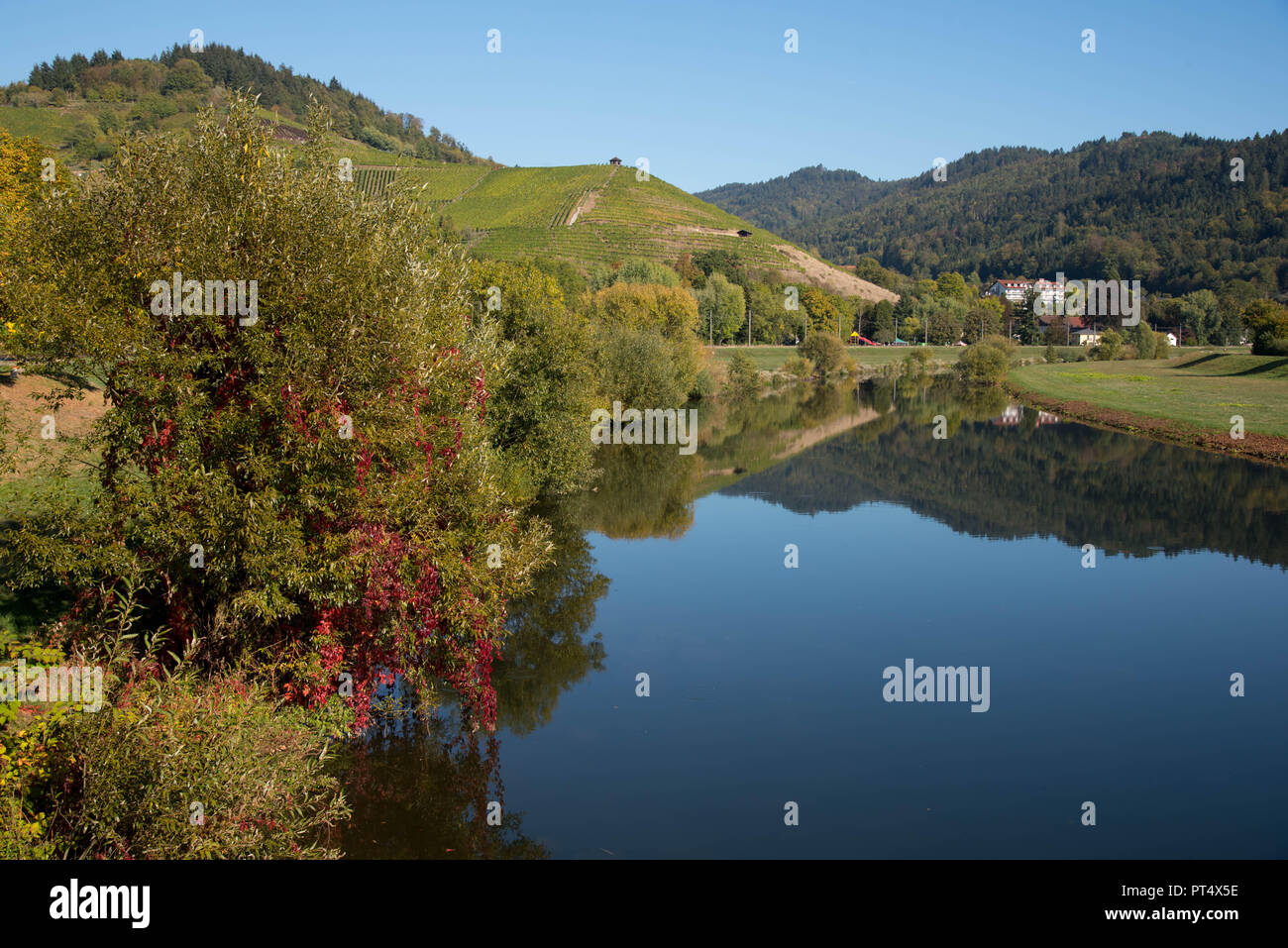 Die Kinzig River in Gengenbach im Schwarzwald in Deutschland Stockfoto