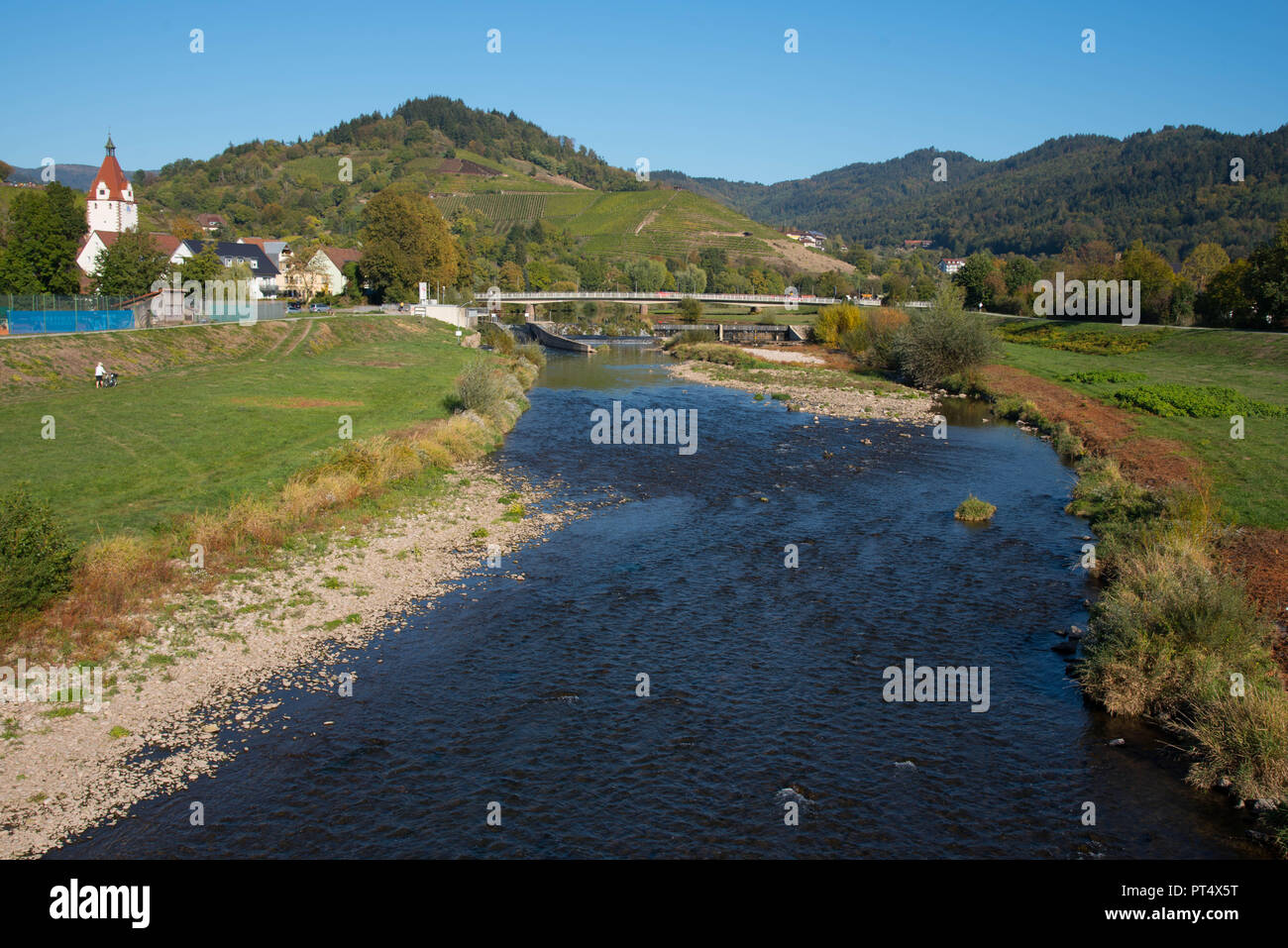 Die Kinzig River in Gengenbach im Schwarzwald in Deutschland Stockfoto