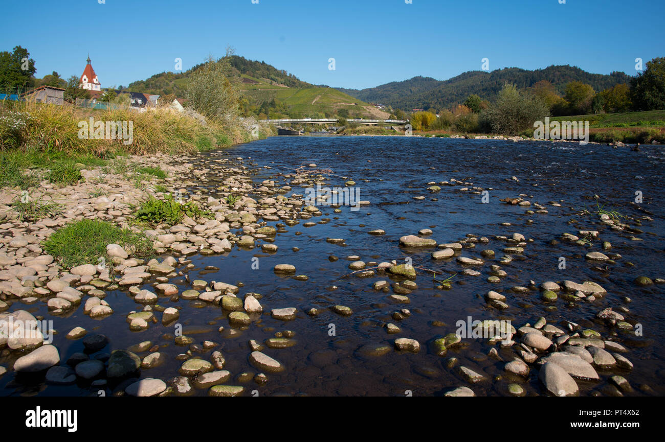 Die Kinzig River in Gengenbach im Schwarzwald in Deutschland Stockfoto