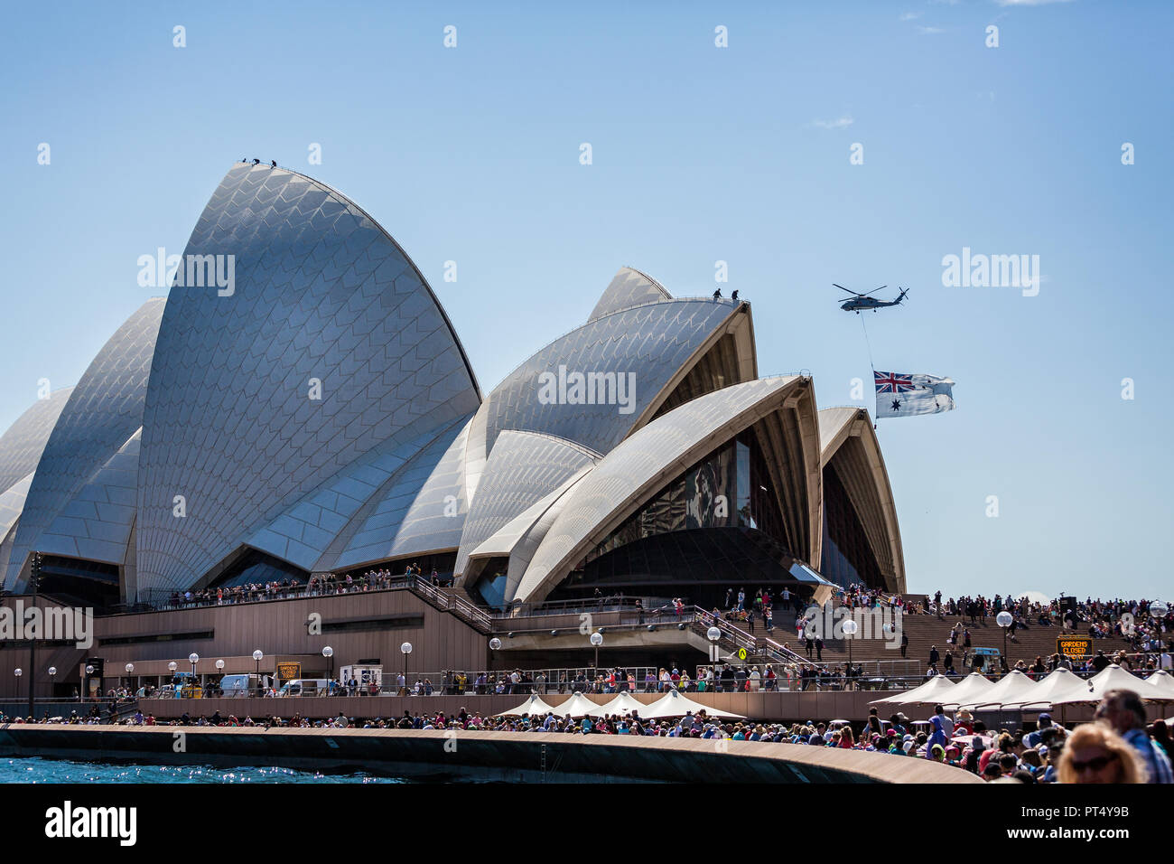 Hubschrauber Der Australische Flagge Fliegt Fotos Und Bildmaterial hubschrauber-der-australische-flagge-fliegt-fotos-und-bildmaterial