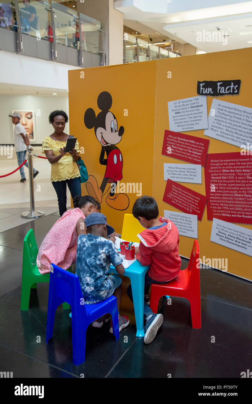 Mickey mouse character walt disney -Fotos und -Bildmaterial in hoher 