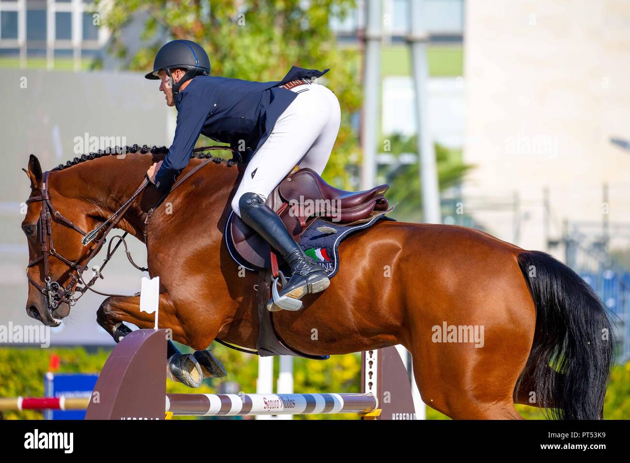 Barcelona, Spanien. 6. Okt 2018. Eliminiert. Niels Bruynseels. BEL. Reiten Delux Van T&L. Springen Sie ins Wasser. Queen's Cup. Longines FEI Jumping Nations Cup Finale. Springen. Barcelona. Spanien. Tag 2.06/10/2018. Credit: Sport in Bildern/Alamy leben Nachrichten Stockfoto