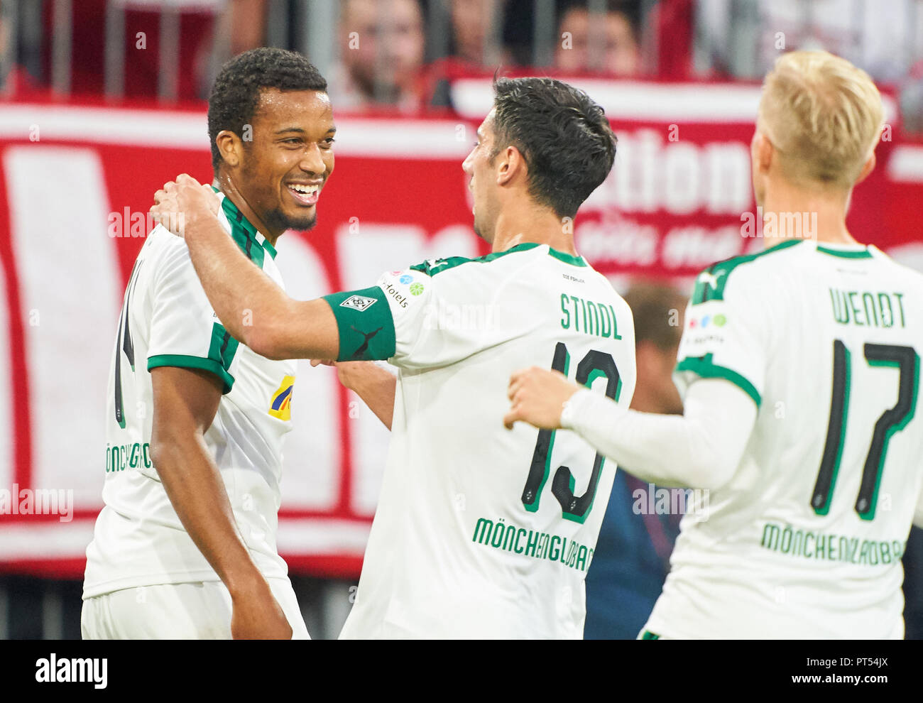 München, 6. Oktober 2018 Alassane Plädoyer, MG 14 feiert sein Ziel 0-1, Jubeln, Freude, Emotionen, feiern, lachen, Jubeln, Jubeln, reißt die Arme, ballte die Faust, Feiern, Feier, FC BAYERN MÜNCHEN - Borussia Mönchengladbach - DFL-Bestimmungen verbieten die Verwendung von Fotografien als BILDSEQUENZEN und/oder quasi-VIDEO - 1. Deutsche Fussball Liga, München, 6. Oktober 2018, Saison 2018/2019, Spieltag 7 © Peter Schatz/Alamy leben Nachrichten Stockfoto