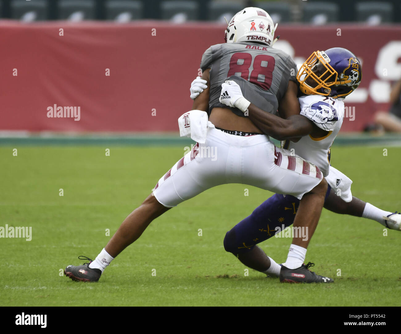 Chester, Pennsylvania, USA. 6. Okt, 2018. Der Tempel BRANDEN MACK (88), die in Aktion während des Spiels gegen ECU am Lincoln Financial Field in Philadelphia Pennsylvania Credit: Ricky Fitchett/ZUMA Draht/Alamy leben Nachrichten Stockfoto