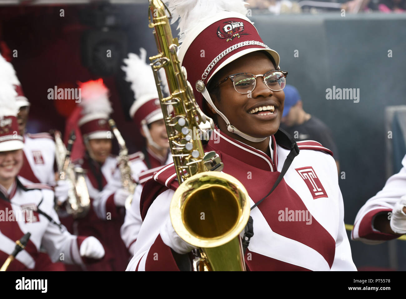 Chester, Pennsylvania, USA. 6. Okt, 2018. Der Tempel band und Cheerleadern in Aktion während des Spiels gegen ECU am Lincoln Financial Field in Philadelphia Pennsylvania Credit: Ricky Fitchett/ZUMA Draht/Alamy leben Nachrichten Stockfoto