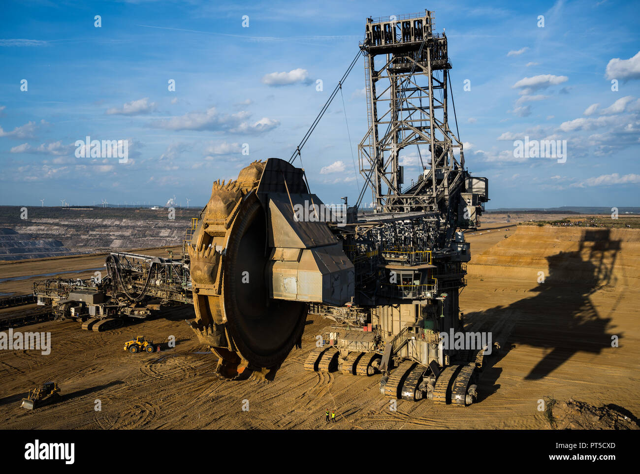 06 Oktober 2018, Nordrhein-Westfalen, Kerpen: Ein Bagger steht in der Tagebau Hambach brauen Coal Mine. Foto: Christophe Kirschtorte/dpa Stockfoto