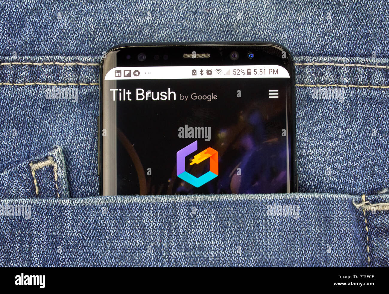 MONTREAL, KANADA - 4. OKTOBER 2018: Google Tilt Bürste auf S8-Bildschirm. Kippen Sie die Bürste ist ein Zimmer - Maßstab 3 D Malerei VR-App. Google ist eine amerikanische Technologie kom Stockfoto