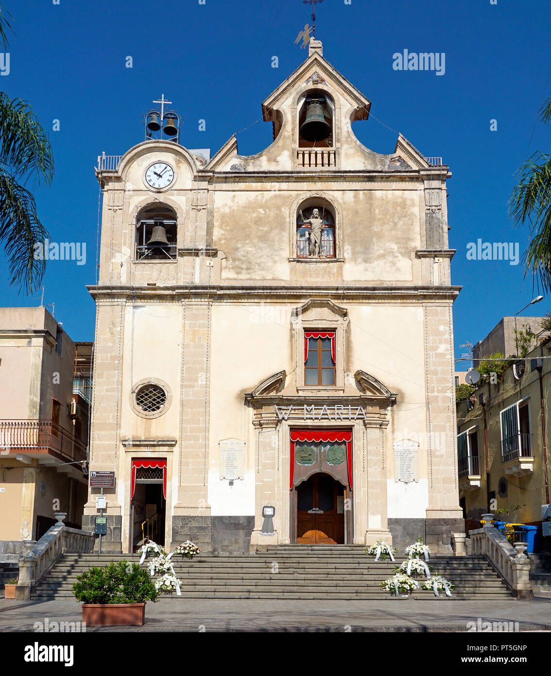 Die Kirche San Giovanni Battista, Chiesa DAL PREVAT 2 San Giovanni Battista, im Fischerdorf Aci Trezza, Catania, Sizilien, Italien Stockfoto
