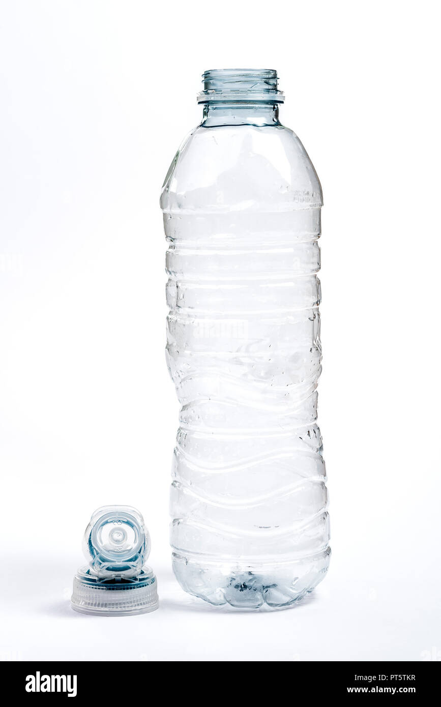 Leere Plastikflasche, Umwelt- problem. Kunststoffabfälle Problem, Wiederverwendbar oder für den Einmalgebrauch. Stockfoto