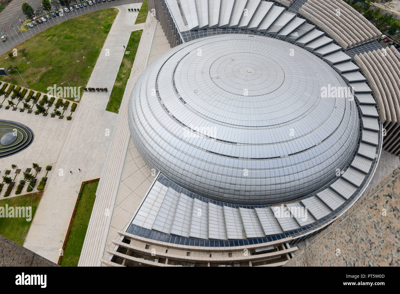 Äthiopien Addis Abeba, AU Afrikanische Union neue Gebäude, gebaut und von China begabt, Blick vom Turm auf der Plenarsaal/AETHIOPIEN, Addis Abeba, neues Gebaeude der Afrikanischen Union AU, gebaut und geschenkt von China, Blick vom Turm in die Halle Stockfoto