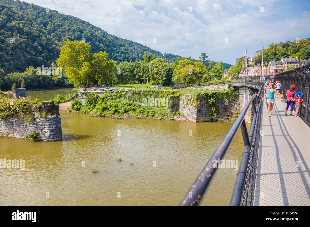 Appalachian Trail Gehweg auf der Eisenbahnbrücke über der oberen Potomac River in Harpers Ferry National Historical Park in West Virginia Stockfoto