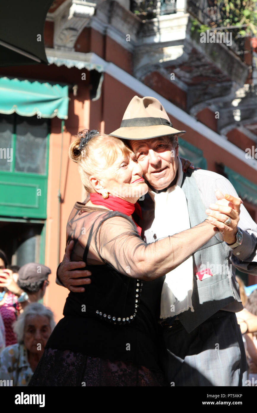 Ältere Paare Tango tanzen in San Telmo Stockfoto
