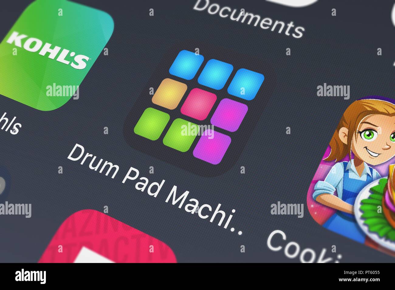 London, Großbritannien, Oktober 06, 2018: Die Drum Pad Maschine-Beat Maker mobile App von Easybrain auf einem iPhone Bildschirm. Stockfoto