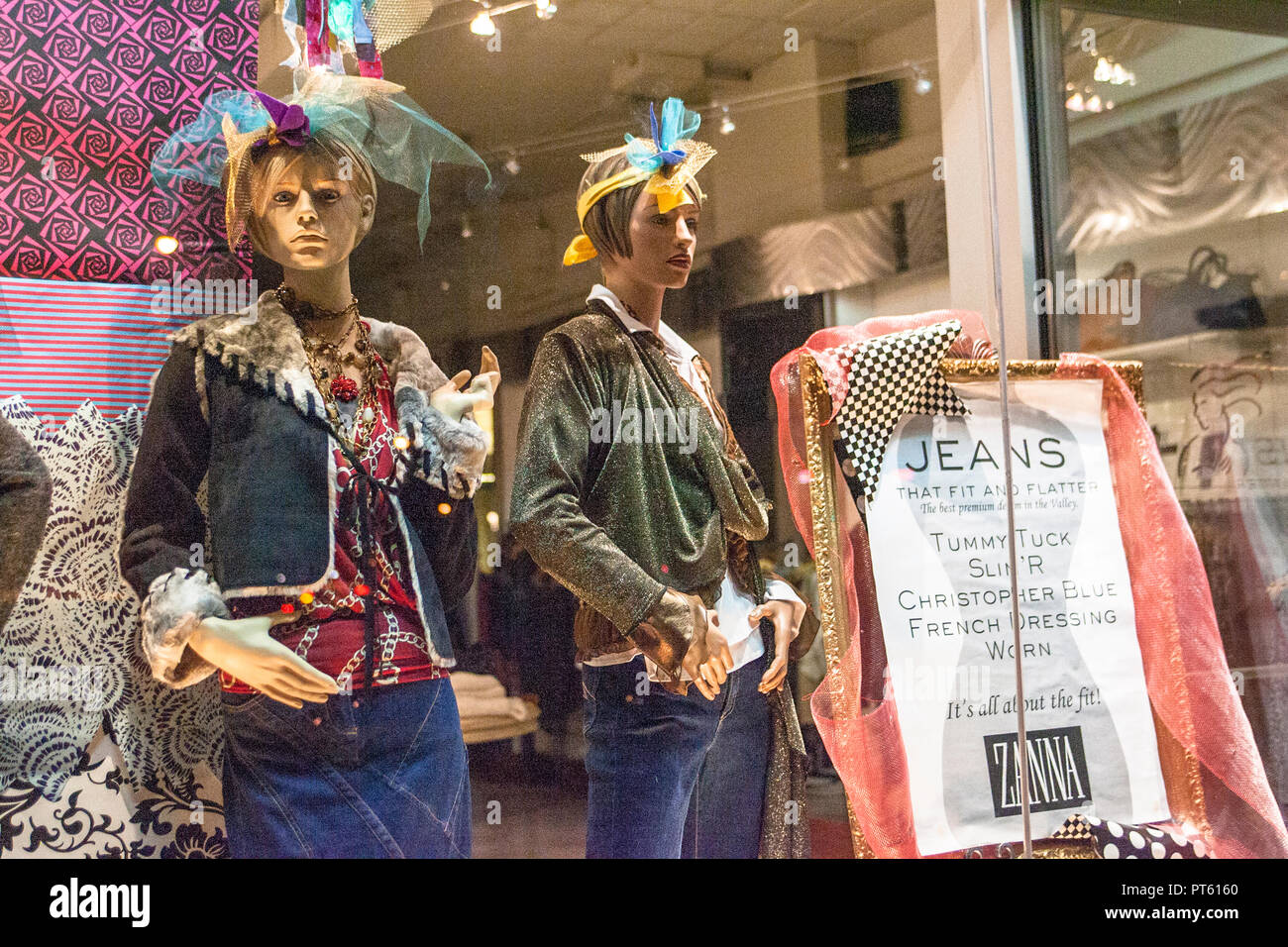 Schaufenster in der Innenstadt von Northampton, MA Stockfoto