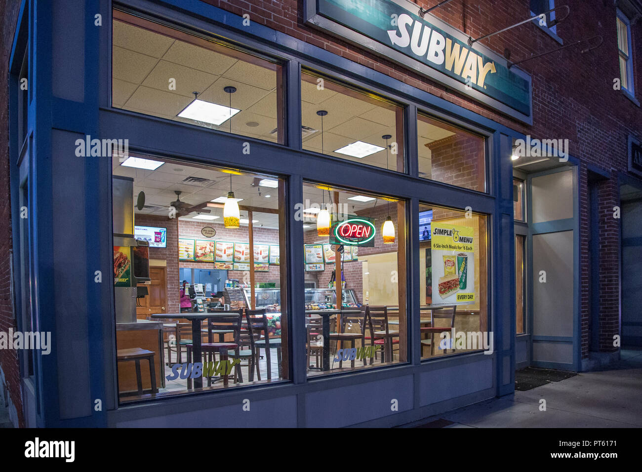 Das Subway Restaurant auf der Main Street in Amherst, MA Stockfoto