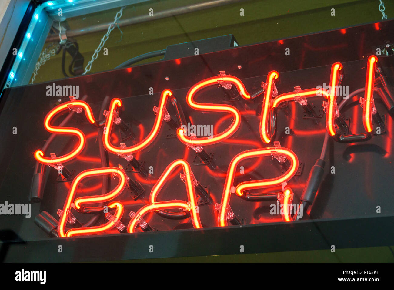 St. Saint Petersburg Florida, Central Avenue, Neon-Schild, Japanisch, Restaurant Restaurants Essen Essen Essen Essen essen Café Cafés Bistro, Sushi Bar Bars, Besucher Stockfoto