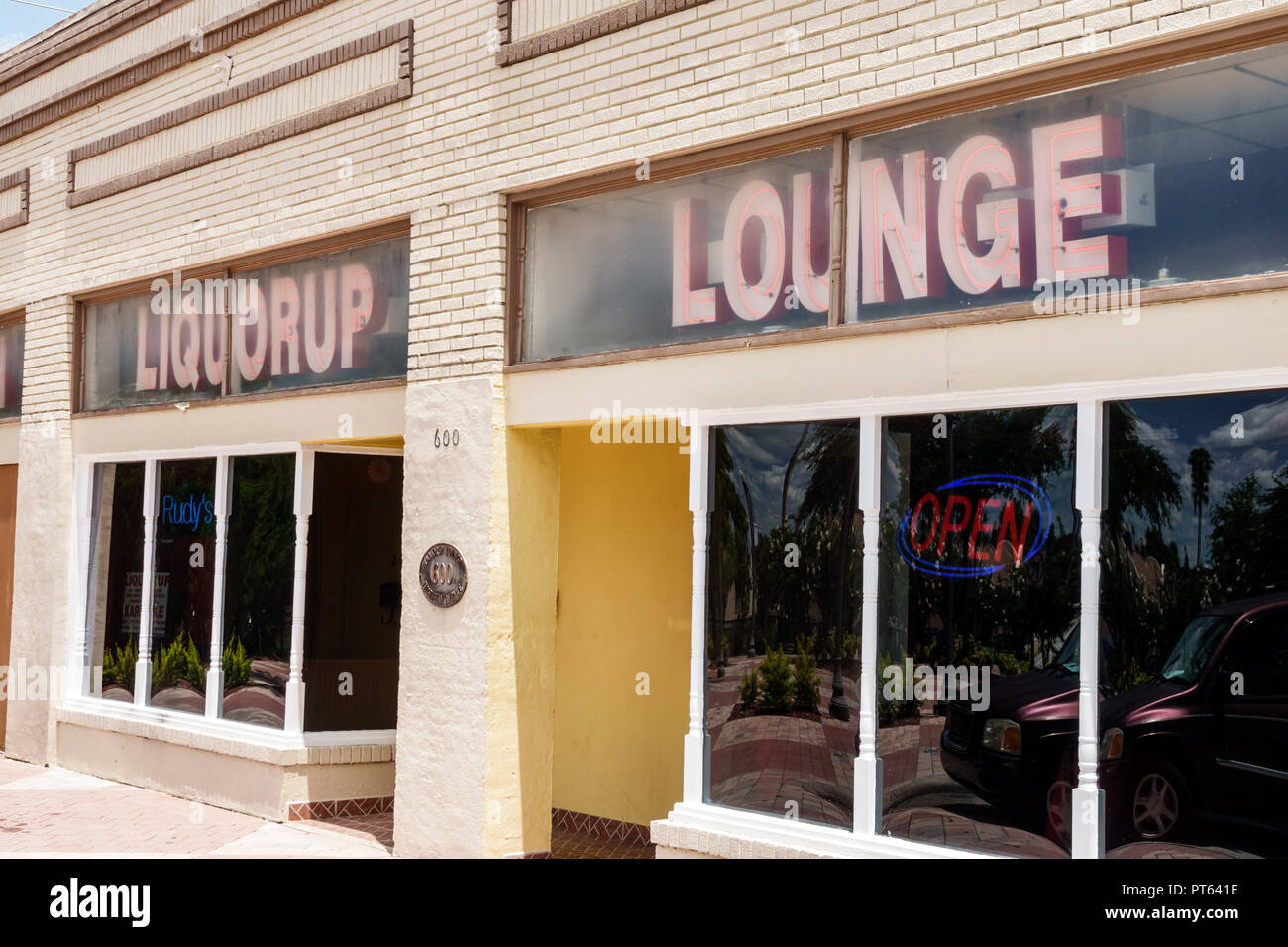 Florida, Haines City, Liquorup Lounge, Bar Lounge Pub, Pub, Neonschild am Eingang, FL180731201 Stockfoto