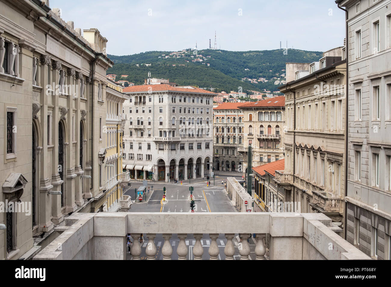 triest-italien-1-juli-2018-auf-der-stra-e-von-triest-italien