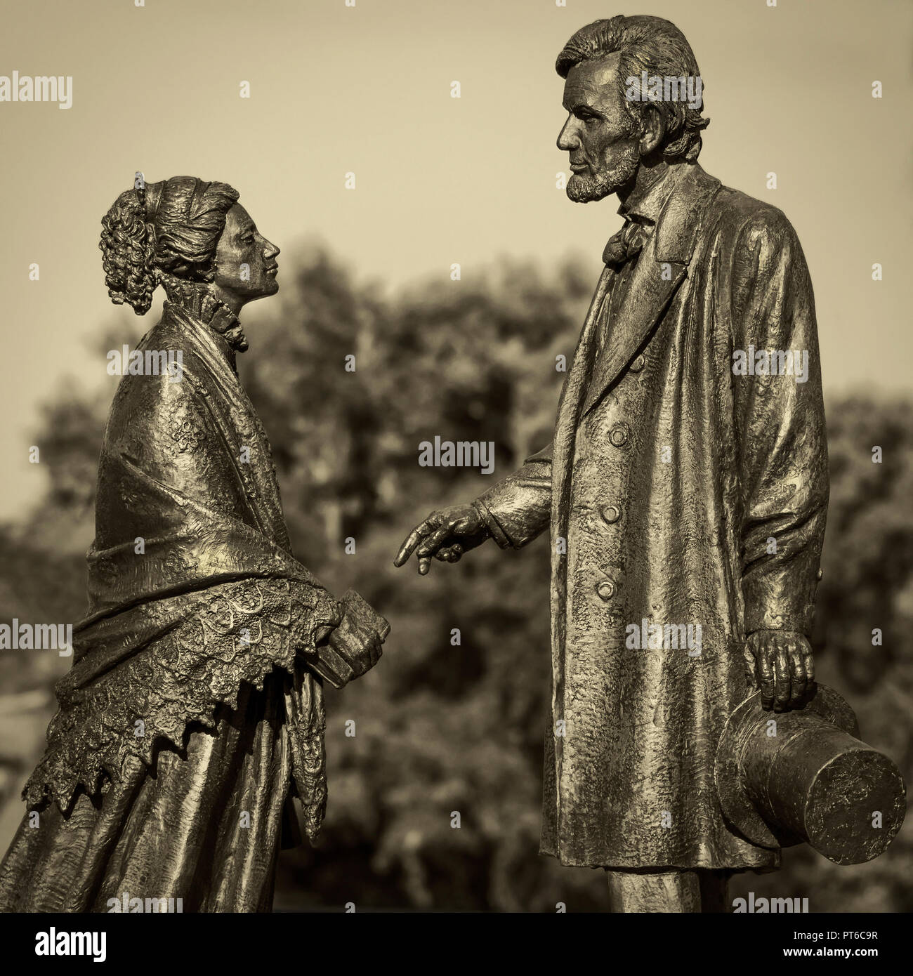 Abraham Lincoln trifft Thema Harriet Beecher Stowe Skulptur gefunden entlang der Hartford Connecticut Riverfront entfernt. Stockfoto