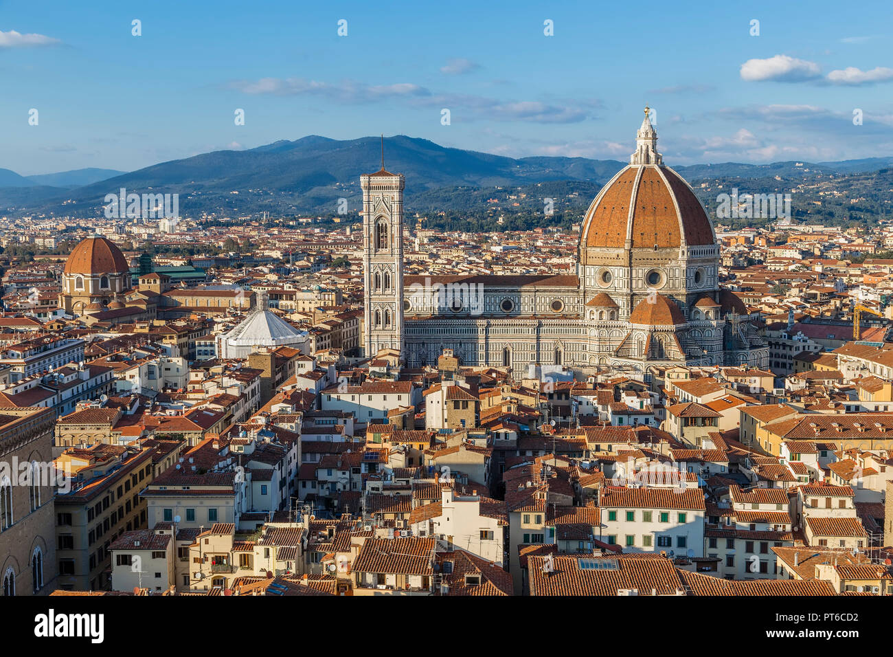 Blick auf Florenz vom Turm Arnolfo - Kathedrale von Santa Maria Del Fiore und Giottos Campanile, Museum der Medici Kapellen. Italien Stockfoto