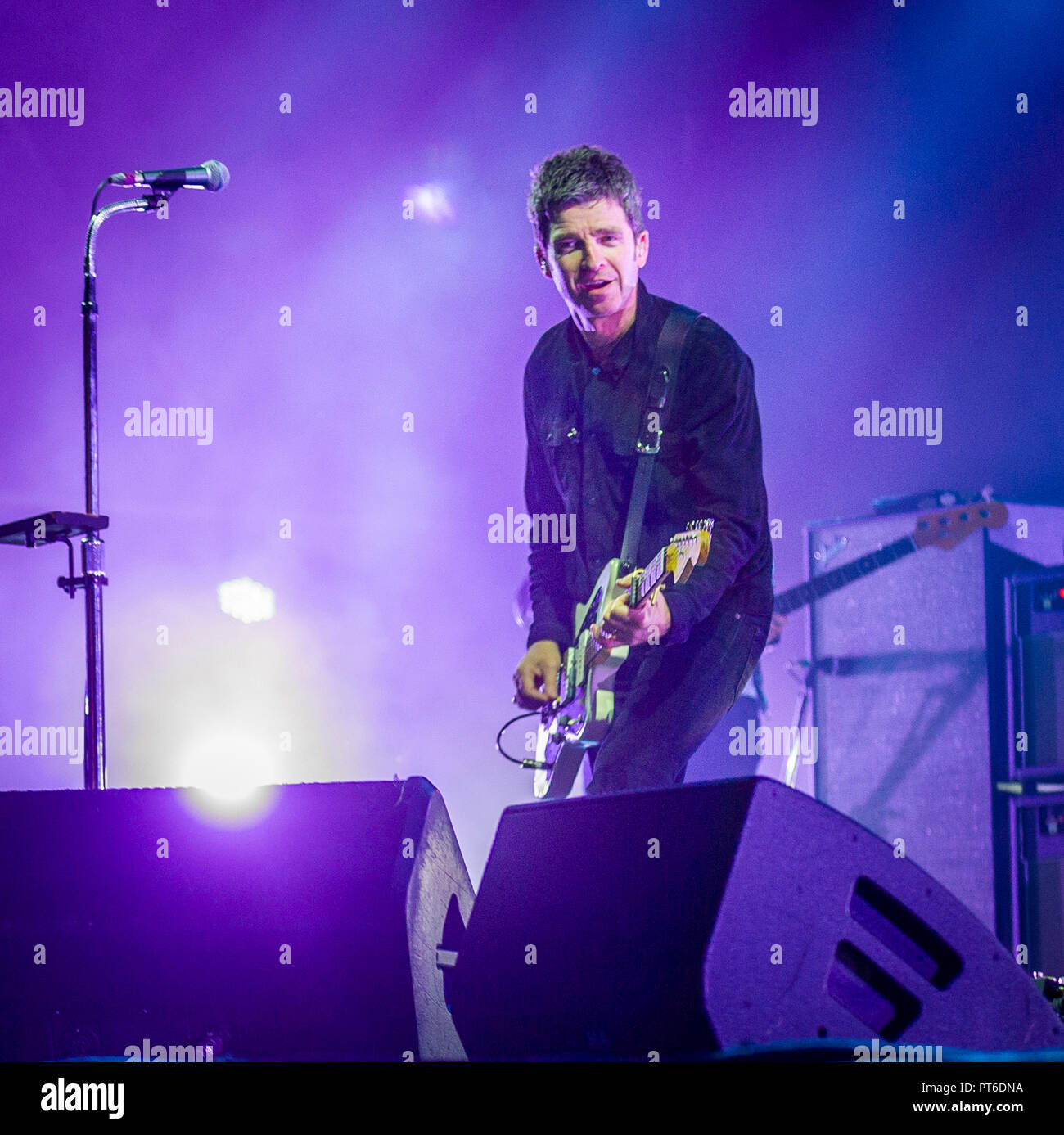 Noel Gallagher und seine Hoch fliegende Vögel auf der Bühne elektrische Felder Festival, Drumlanrig Castle, Thornhill Schottland. Großbritannien Freitag, 31. August 201 Stockfoto