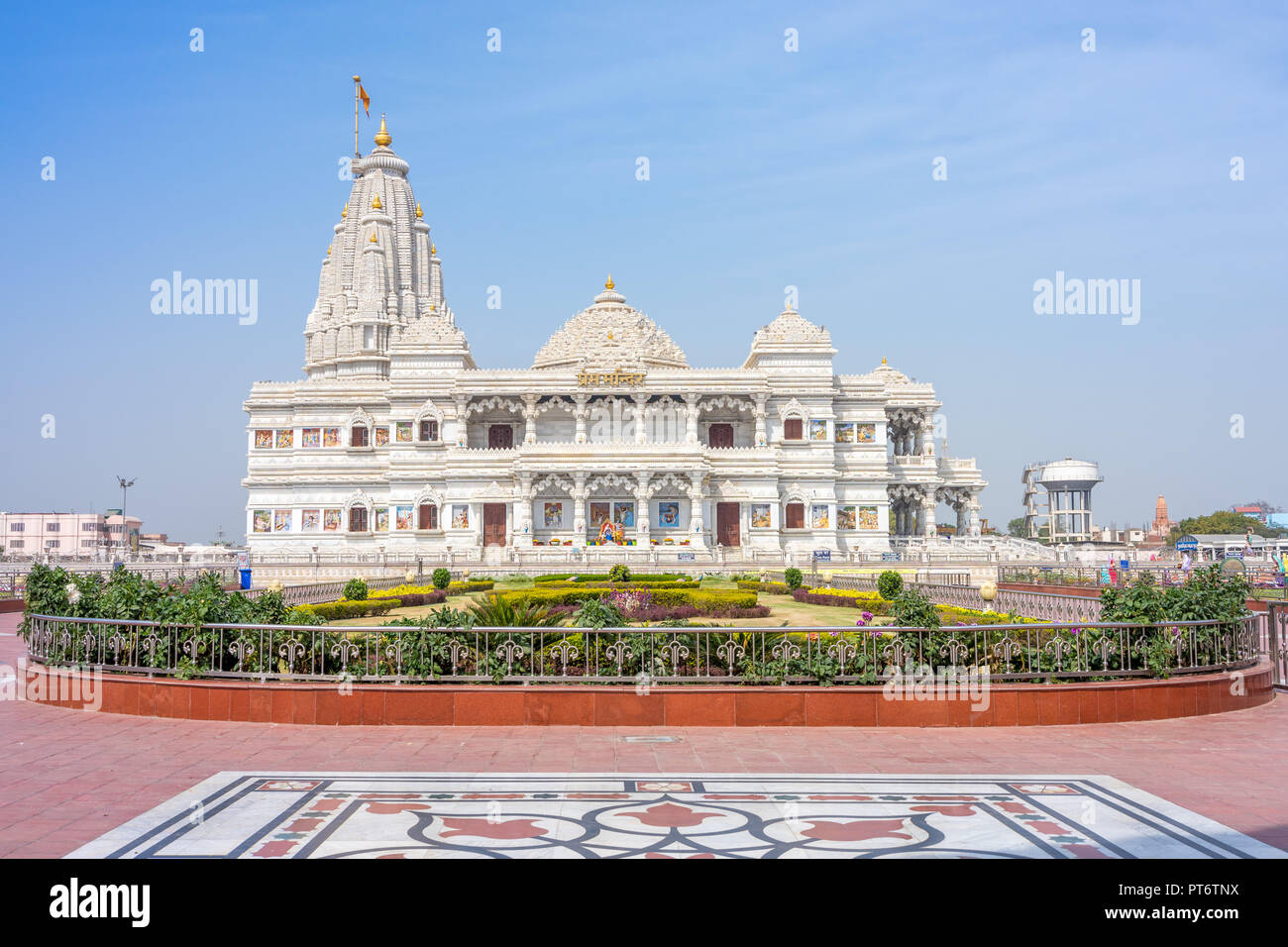 Vrindavan, Indien - 28. Februar 2018: Prem Mandir, der Tempel der göttlichen Liebe, in der heiligen Stadt, Mathura Stockfoto