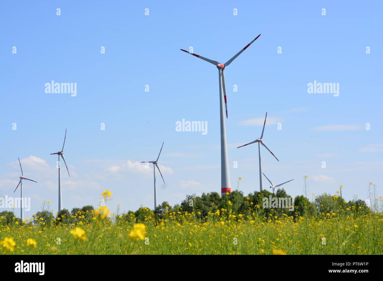 Windkraftanlage Hintergrund Stockfoto