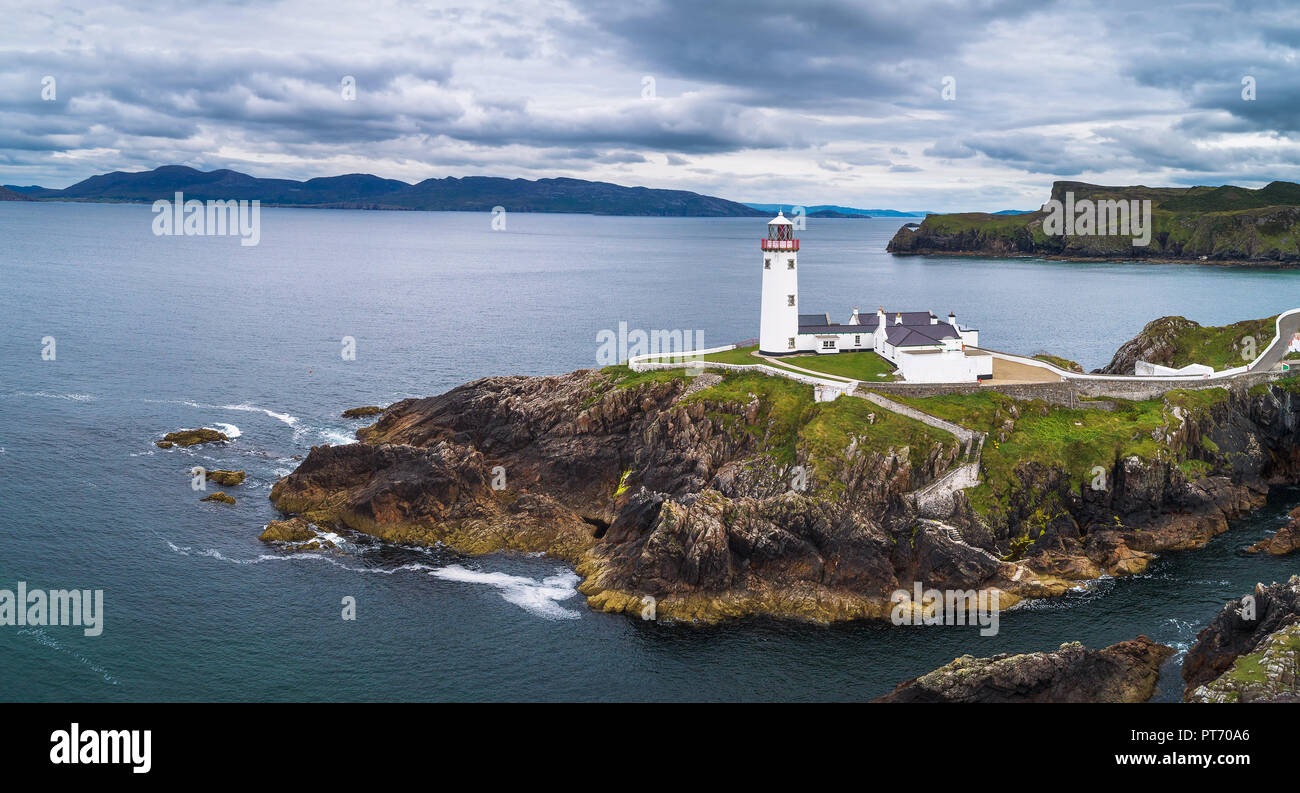 Luftaufnahme der Fanad Head Lighthouse in Irland Stockfoto