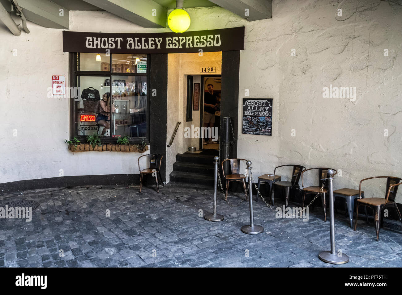 Der Geist Gasse Espresso in der Gasse unter dem Pike Place Market, Pike Place district, Downtown Seattle, USA. Stockfoto