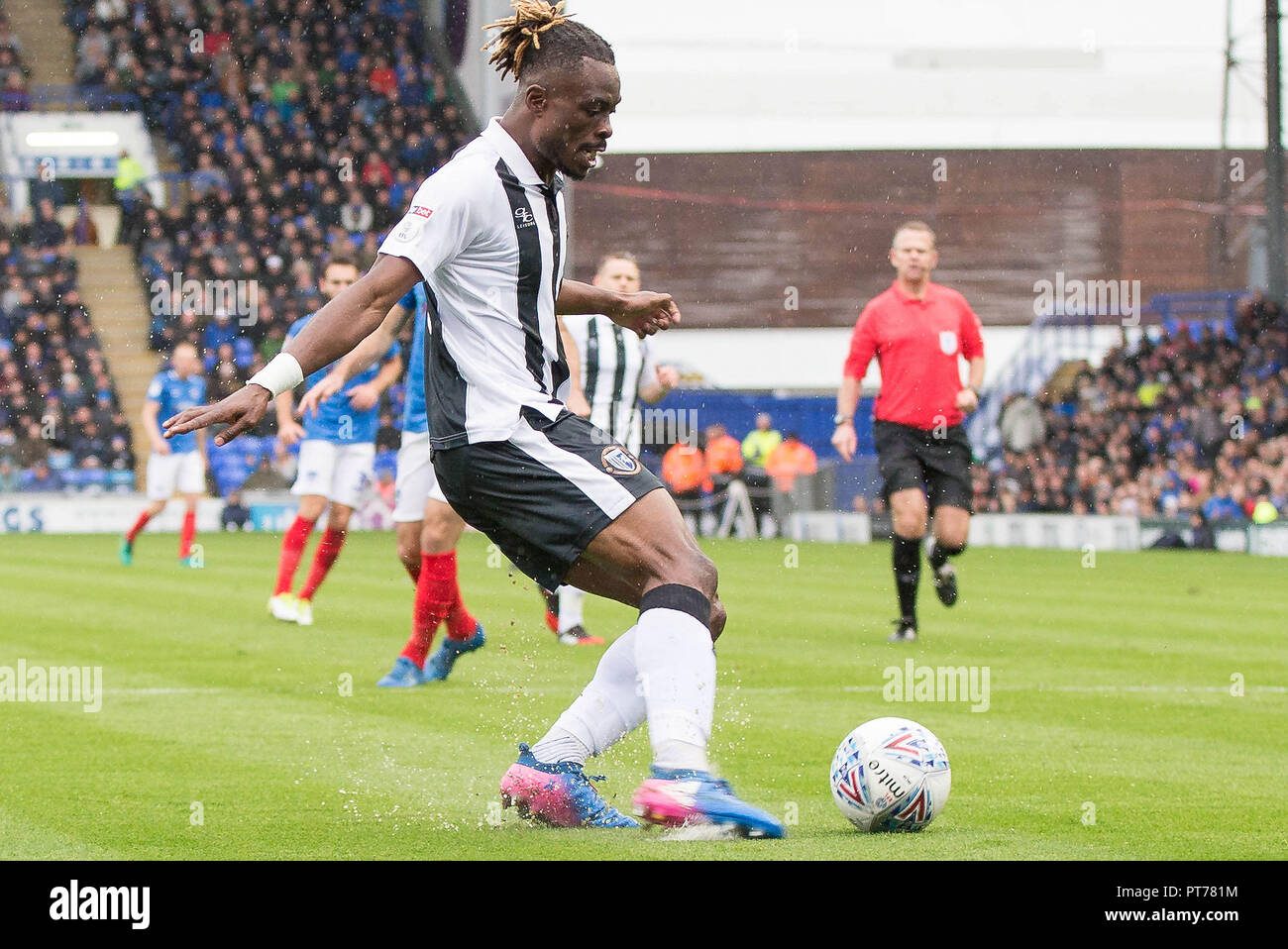 Portsmouth, Großbritannien. 6. Oktober 2018. Gabriel Zakuani von Gillingham während der efl Sky Bet Liga 1 Übereinstimmung zwischen Portsmouth und Gillingham an Fratton Park, Portsmouth, England am 6. Oktober 2018. Foto von Simon Carlton. Nur die redaktionelle Nutzung, eine Lizenz für die gewerbliche Nutzung erforderlich. Keine Verwendung in Wetten, Spiele oder einer einzelnen Verein/Liga/player Publikationen. Credit: UK Sport Pics Ltd/Alamy leben Nachrichten Stockfoto