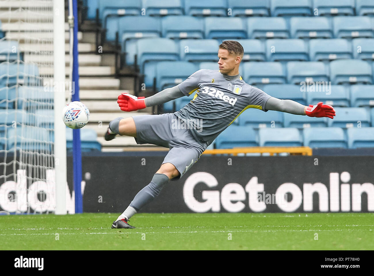 London, Großbritannien. 6. Oktober 2018. Aston Villa Torwart ¯ rjan Witsum in Aktion während der efl Sky Bet Championship Match zwischen Millwall und Aston Villa an der Höhle, London, England, am 6. Oktober 2018. Foto von Ken Funken. Nur die redaktionelle Nutzung, eine Lizenz für die gewerbliche Nutzung erforderlich. Keine Verwendung in Wetten, Spiele oder einer einzelnen Verein/Liga/player Publikationen. Credit: UK Sport Pics Ltd/Alamy leben Nachrichten Stockfoto