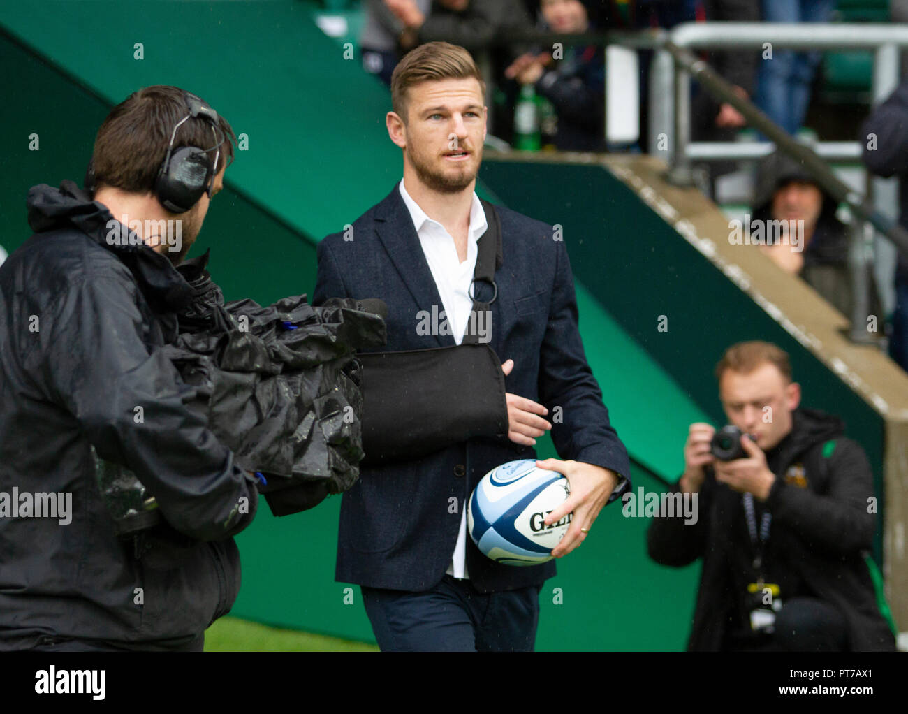 Twickenham, UK. 6. Oktober 2018. Ehemalige Northampton Saint Rob Horne liefert die Kugel vor der Gallagher Premiership Übereinstimmung zwischen Northampton Heiligen und die Leicester Tigers. Andrew Taylor/Alamy leben Nachrichten Stockfoto